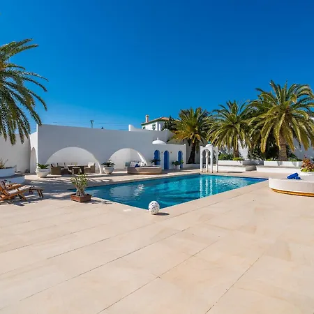 Villa Cubo's Mauresque *