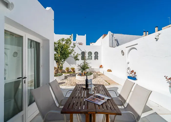 Villa Cubo's Mauresque *