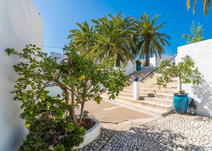 Villa Cubo's Mauresque *