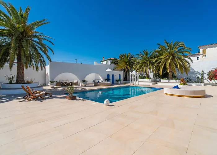 Villa Cubo's Mauresque *