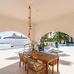Villa Cubo's Mauresque *