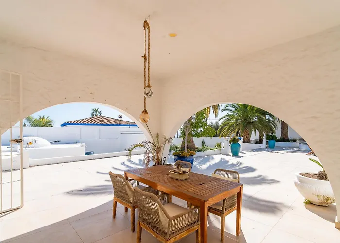 Villa Cubo's Mauresque *