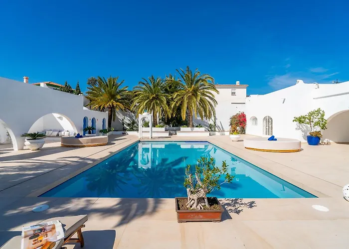 Villa Cubo's Mauresque *