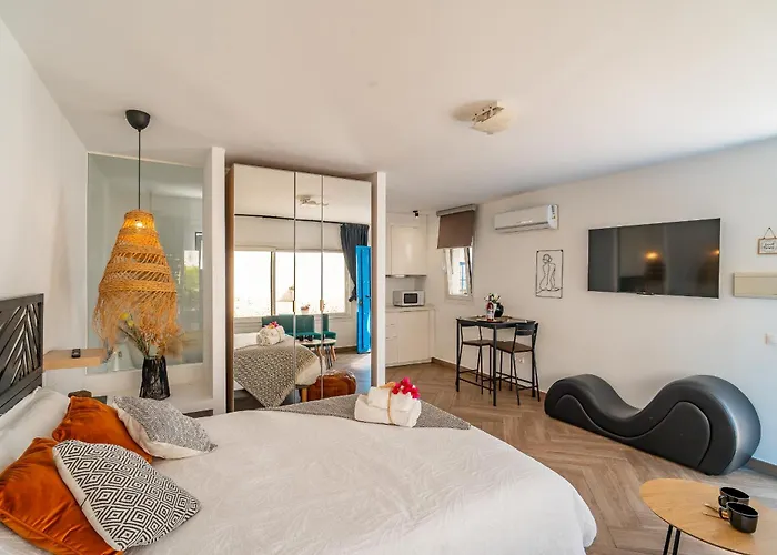 Cubo's Mauresque Villa *