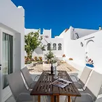 Villa Cubo's Mauresque *