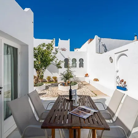 Villa Cubo's Mauresque *